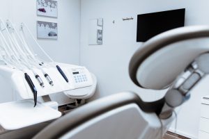Narzędzia stomatologiczne – dlaczego muszą być dezynfekowane?