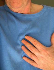Czy to zawał? Charakterystyczny znak na uchu pojawia się przed nim.